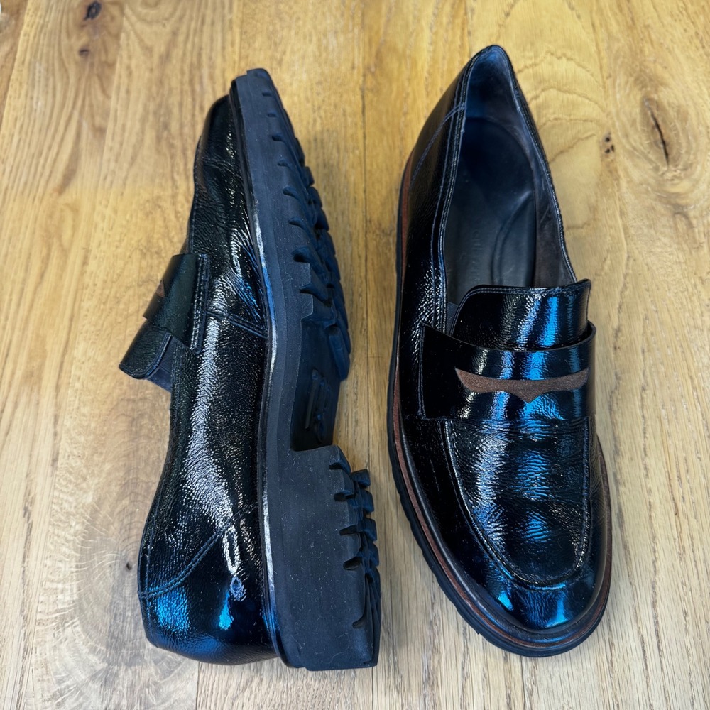 Paul Green Wellesley Women fit 10 Black Patent Leather Crinkle Penny Loafers Lug